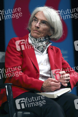 Donna Leon und Annett Renneberg beim lit.Cologne Spezial 2017 in Köln