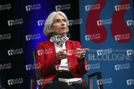 Donna Leon und Annett Renneberg beim lit.Cologne Spezial 2017 in Köln