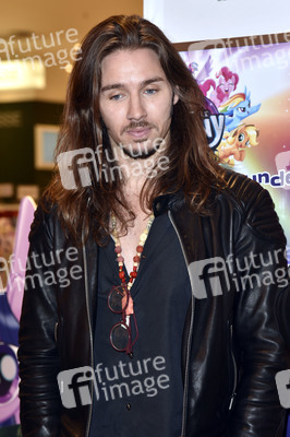 Autogrammstunde zum Film 'My Little Pony' in Berlin