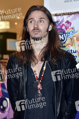 Autogrammstunde zum Film 'My Little Pony' in Berlin