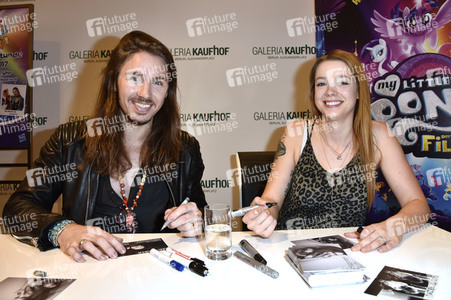 Autogrammstunde zum Film 'My Little Pony' in Berlin