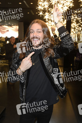 Store-Opening 'Red Carpet Ready' by Shan Rahimkhan in Berlin
