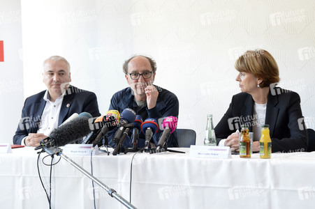 Pressekonferenz mit Dogan Akhanli in Köln