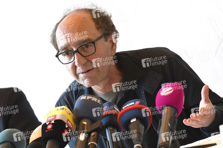 Pressekonferenz mit Dogan Akhanli in Köln