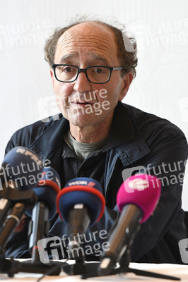 Pressekonferenz mit Dogan Akhanli in Köln