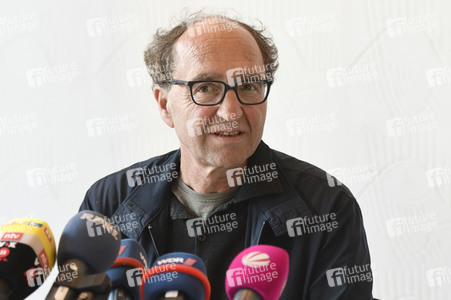 Pressekonferenz mit Dogan Akhanli in Köln