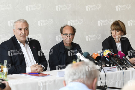 Pressekonferenz mit Dogan Akhanli in Köln