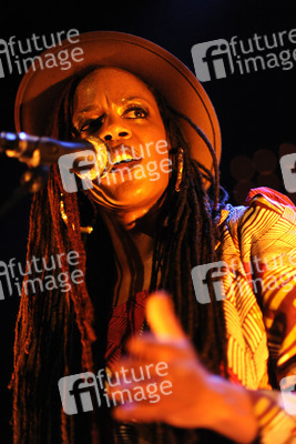 Konzert von Akua Naru in Hamburg