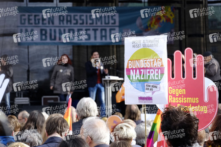 Demonstration 'Gegen Hass und Rassismus im Bundestag' in Berlin