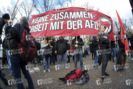 Demonstration 'Gegen Hass und Rassismus im Bundestag' in Berlin