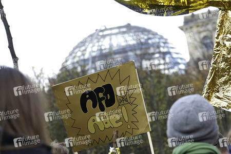 Demonstration 'Gegen Hass und Rassismus im Bundestag' in Berlin