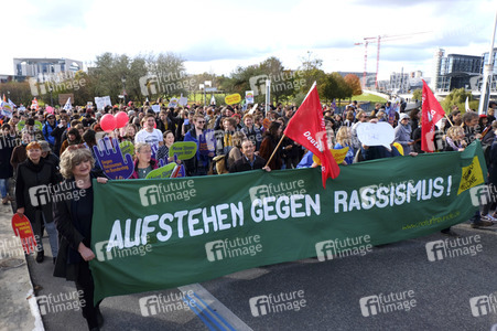 Demonstration 'Gegen Hass und Rassismus im Bundestag' in Berlin