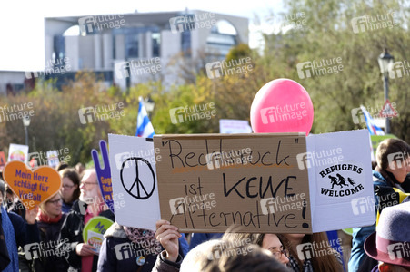 Demonstration 'Gegen Hass und Rassismus im Bundestag' in Berlin