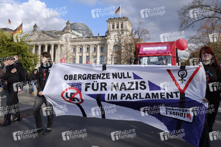 Demonstration 'Gegen Hass und Rassismus im Bundestag' in Berlin