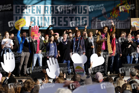 Demonstration 'Gegen Hass und Rassismus im Bundestag' in Berlin