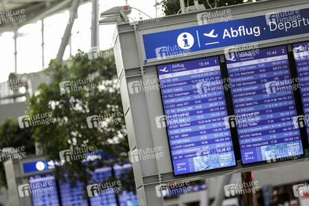 Symbolfoto Abflug