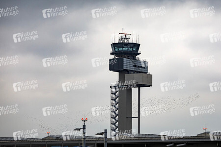 Symbolfoto Flughafen-Tower