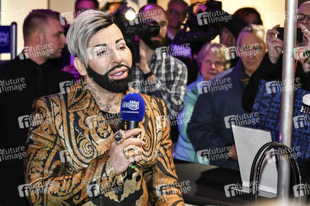 Gala Shopping Night mit Harald Glööckler in Garbsen