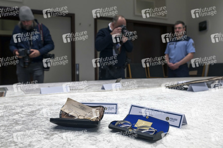 Sichergestellte Gegenstände aus dem Nachlass von John Lennon in Berlin