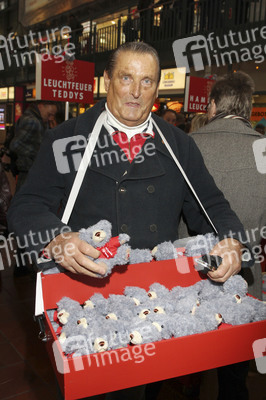 22. Charity Teddybären Verkauf in Hamburg
