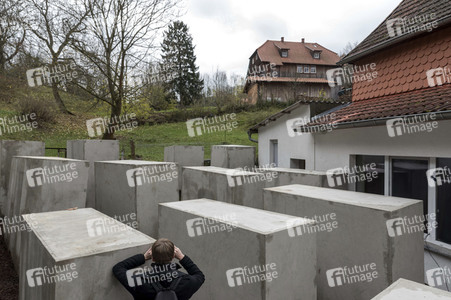 Aussenstelle des Holocaust-Mahnmals vor dem Haus von Björn Höcke in Bornhagen