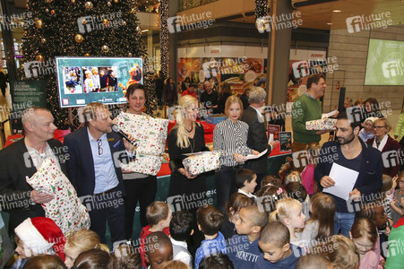 10 Jahre Geschenkespendenaktion für 'Ein Herz für Kinder' in Hamburg