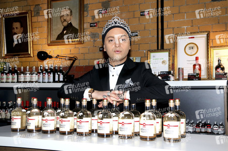Pressekonferenz der Wodka Marke Königin Mampe in Berlin