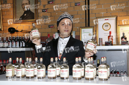 Pressekonferenz der Wodka Marke Königin Mampe in Berlin