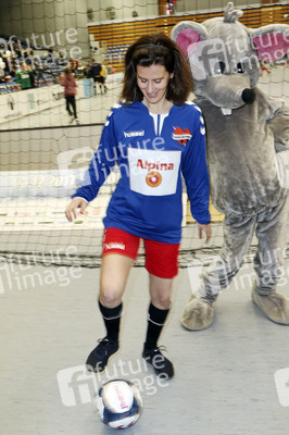 Benefiz-Fußballspiel 'Kicken mit Herz' 2017 in Hamburg