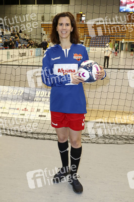 Benefiz-Fußballspiel 'Kicken mit Herz' 2017 in Hamburg