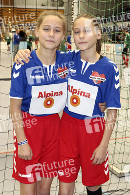 Benefiz-Fußballspiel 'Kicken mit Herz' 2017 in Hamburg