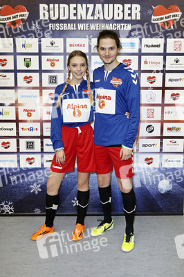 Benefiz-Fußballspiel 'Kicken mit Herz' 2017 in Hamburg