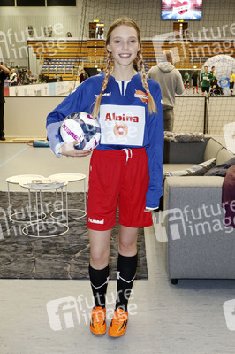 Benefiz-Fußballspiel 'Kicken mit Herz' 2017 in Hamburg