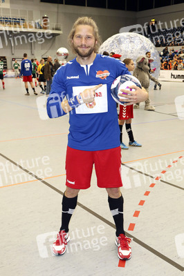 Benefiz-Fußballspiel 'Kicken mit Herz' 2017 in Hamburg