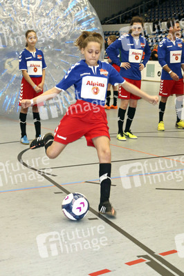 Benefiz-Fußballspiel 'Kicken mit Herz' 2017 in Hamburg