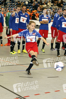 Benefiz-Fußballspiel 'Kicken mit Herz' 2017 in Hamburg