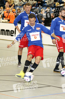 Benefiz-Fußballspiel 'Kicken mit Herz' 2017 in Hamburg