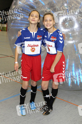 Benefiz-Fußballspiel 'Kicken mit Herz' 2017 in Hamburg