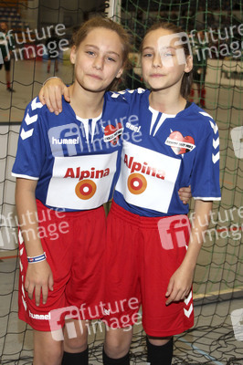 Benefiz-Fußballspiel 'Kicken mit Herz' 2017 in Hamburg