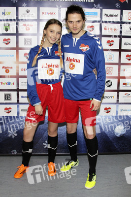 Benefiz-Fußballspiel 'Kicken mit Herz' 2017 in Hamburg