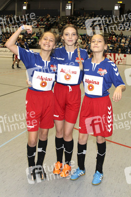 Benefiz-Fußballspiel 'Kicken mit Herz' 2017 in Hamburg