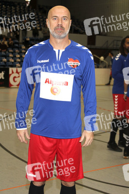 Benefiz-Fußballspiel 'Kicken mit Herz' 2017 in Hamburg