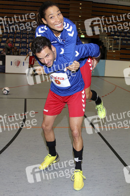 Benefiz-Fußballspiel 'Kicken mit Herz' 2017 in Hamburg