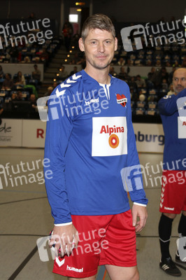 Benefiz-Fußballspiel 'Kicken mit Herz' 2017 in Hamburg