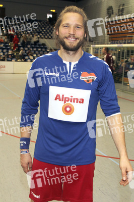 Benefiz-Fußballspiel 'Kicken mit Herz' 2017 in Hamburg