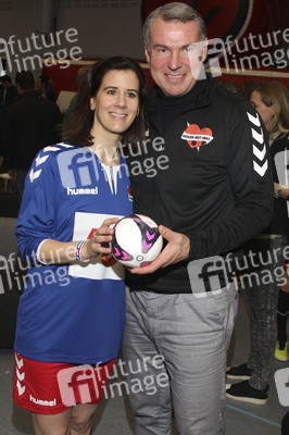 Benefiz-Fußballspiel 'Kicken mit Herz' 2017 in Hamburg