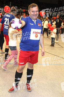 Benefiz-Fußballspiel 'Kicken mit Herz' 2017 in Hamburg