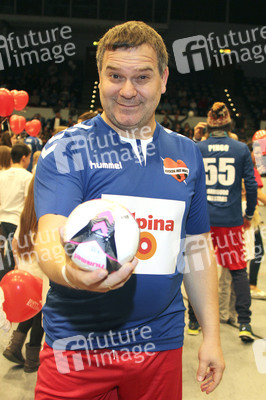 Benefiz-Fußballspiel 'Kicken mit Herz' 2017 in Hamburg