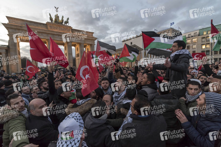 Pro-Palaestina Demonstration gegen die Anerkennung Jerusalems als Israels Hauptstadt in Berlin