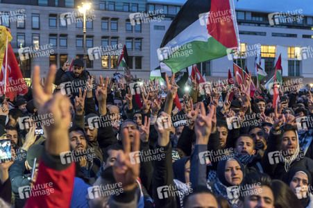 Pro-Palaestina Demonstration gegen die Anerkennung Jerusalems als Israels Hauptstadt in Berlin